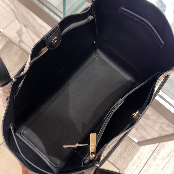 MICHAEL KORS
Reed Large Logo Shoulder Tote Bag
Vanilla/Black
Style# 35S3G6RT3B - Picture 9 of 16